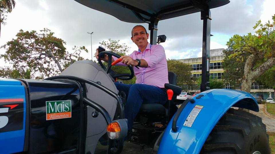 Trator presenteado pelo Deputado Pedro